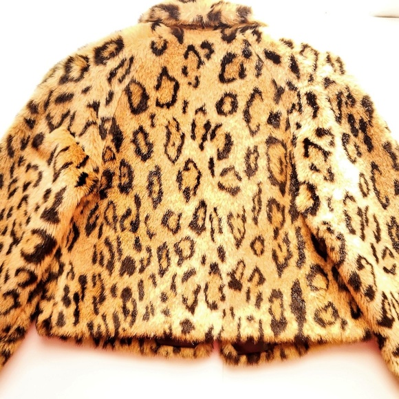 Fashionable Women’s Leopard Faux Fur Coat - Picture 5 of 6